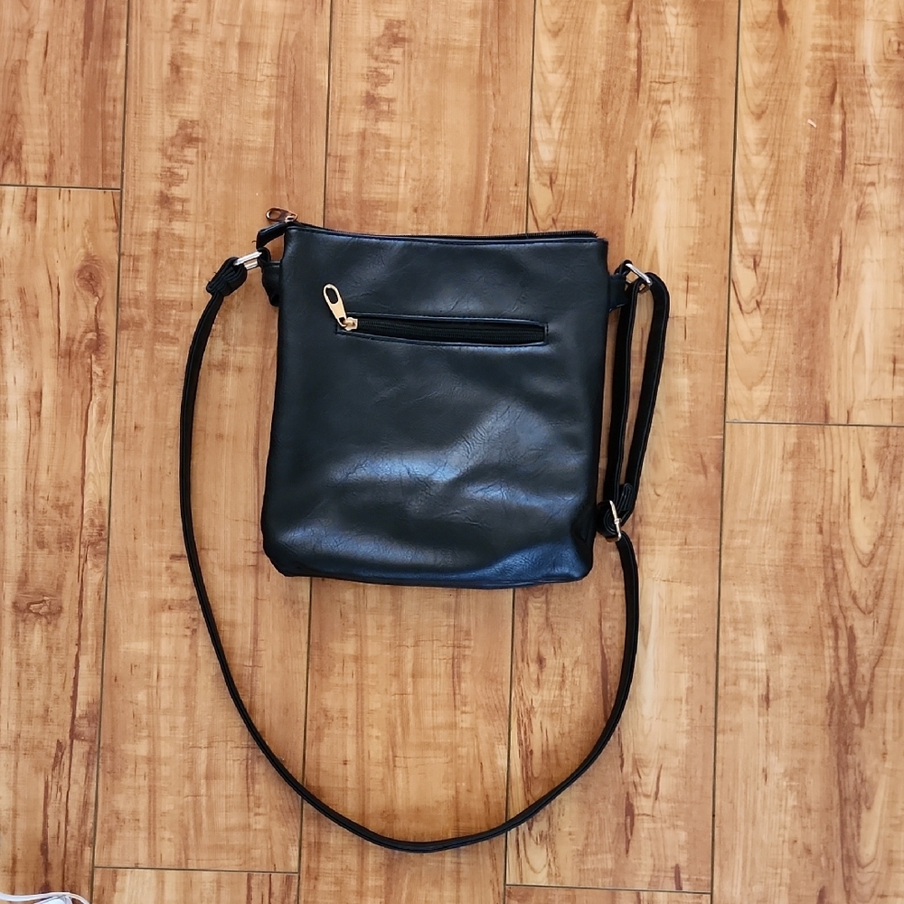 Black and Gold Crossbody Bag with Structured Design - Picture 5 of 8